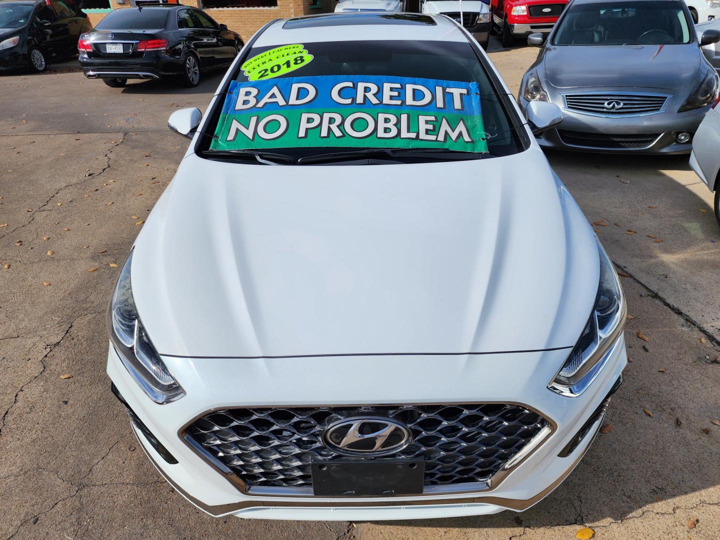 2018 DIAMOND WHITE Hyundai Sonata Sport (5NPE34AB5JH) with an 2.0L engine, AUTO transmission, located at 2660 S.Garland Avenue, Garland, TX, 75041, (469) 298-3118, 32.885551, -96.655602 - Welcome to DallasAutos4Less, one of the Premier BUY HERE PAY HERE Dealers in the North Dallas Area. We specialize in financing to people with NO CREDIT or BAD CREDIT. We need proof of income, proof of residence, and a ID. Come buy your new car from us today!! This is a Very clean 2018 HYUNDAI SON - Photo#8